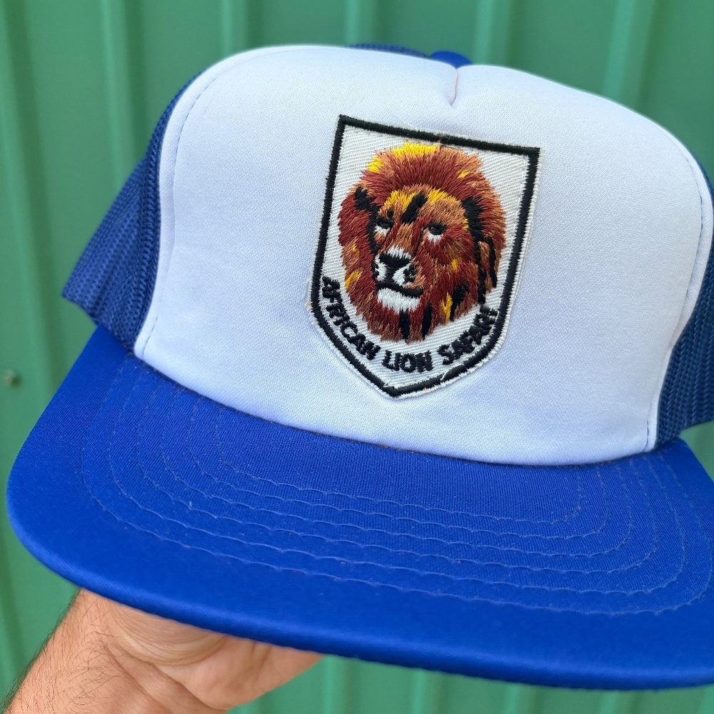Vintage AFRICAN LION SAFARI EMbroided Trucker hat snapback mesh blue white rare